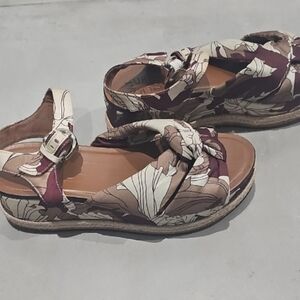 Naturalizer Women's Sandals - Floral Brown and Cream.leather